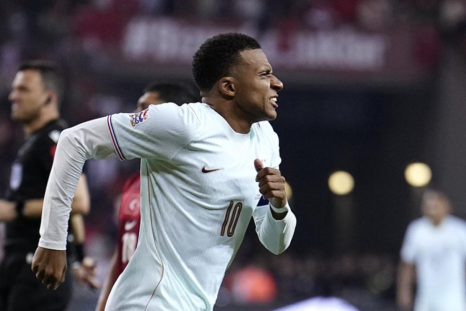Góc Nhìn AO88: Real Madrid chịu tổn thất nặng? Mbappé bị căng cơ sau khi ghi