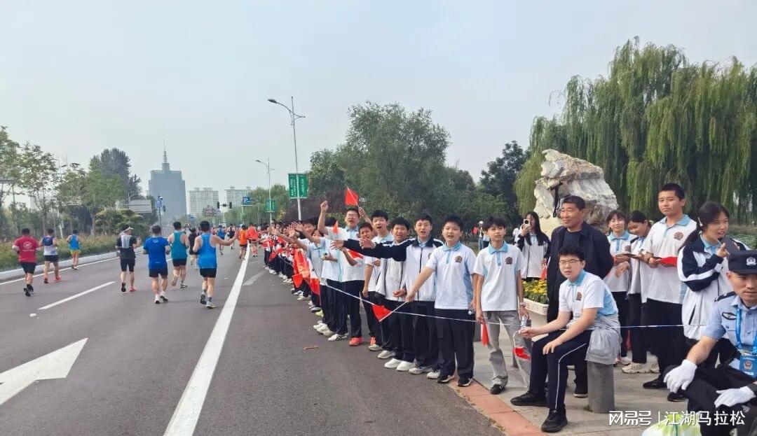 Góc Nhìn AO88: 15 năm rồi, Marathon hồ Hành Thủy chính là chuẩn mực của Hà